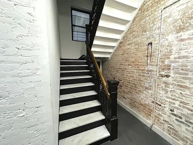 Building Photo - 203 Spring Street