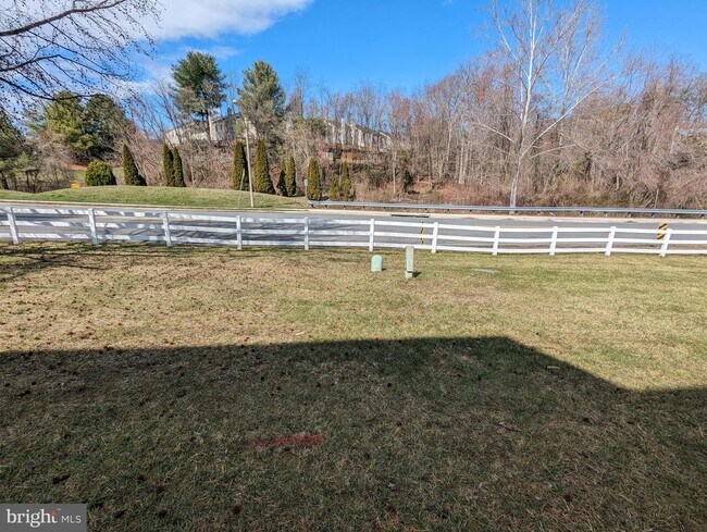 Building Photo - 1680 Thenia Pl