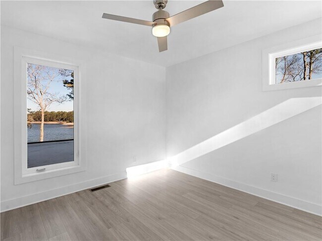 Building Photo - 3258 S Bay Dr