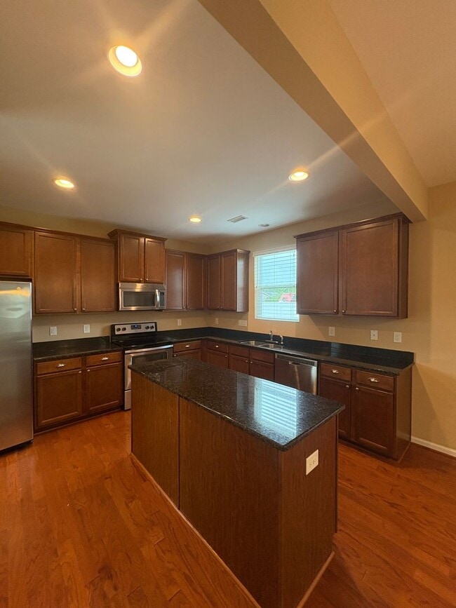 Building Photo - Gorgeous Sanford Home with Fenced Yard