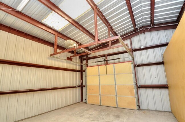 Building Photo - 6813 Bayway Dr