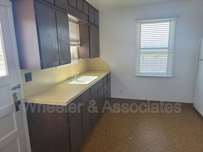 Building Photo - 787 N 1500 W