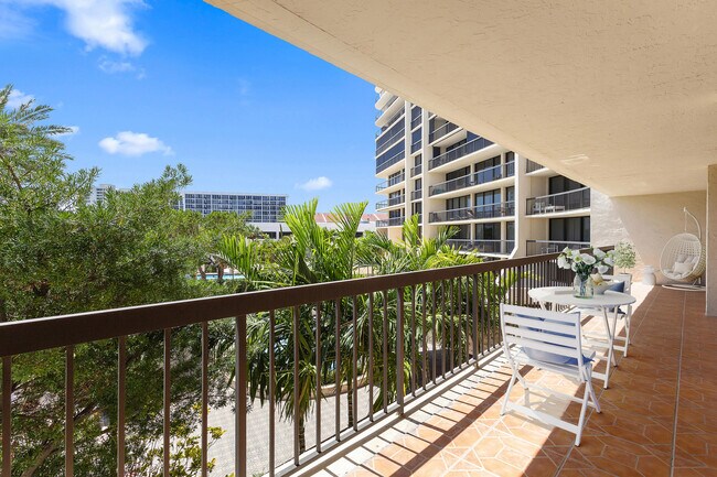 Building Photo - 4740 S Ocean Blvd
