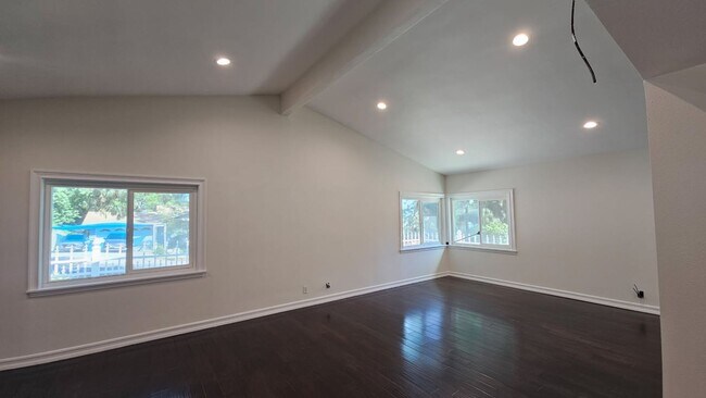 Building Photo - Gorgeous Newly Remodeled 4 Bedroom 2 Bath Home for Rent in West Hills