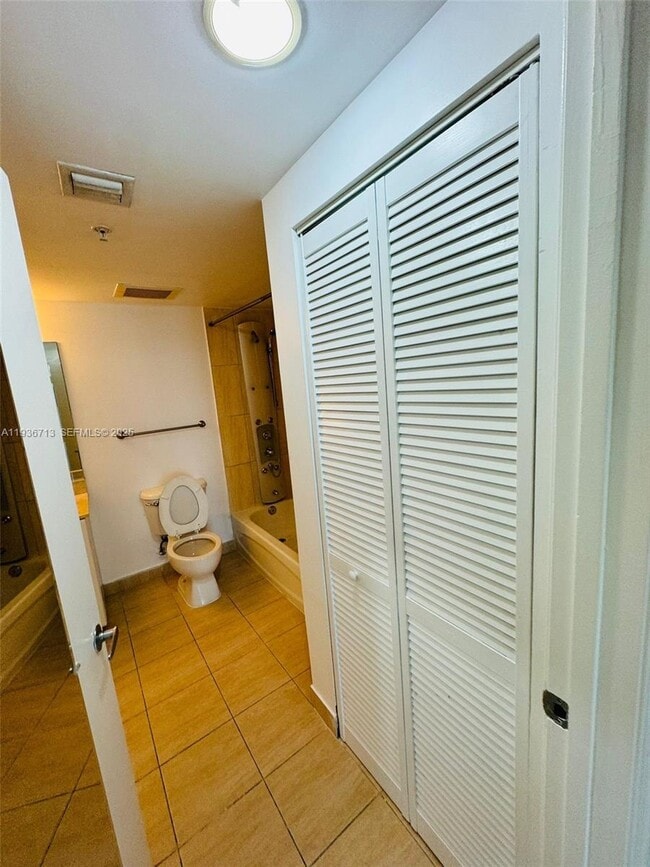 Building Photo - 1750 N Bayshore Dr