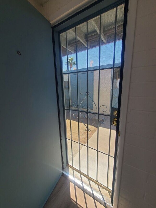 Building Photo - Charming 1 bedroom 1 bathroom