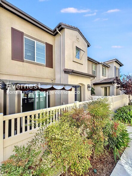 Building Photo - 44064 Calle Luz