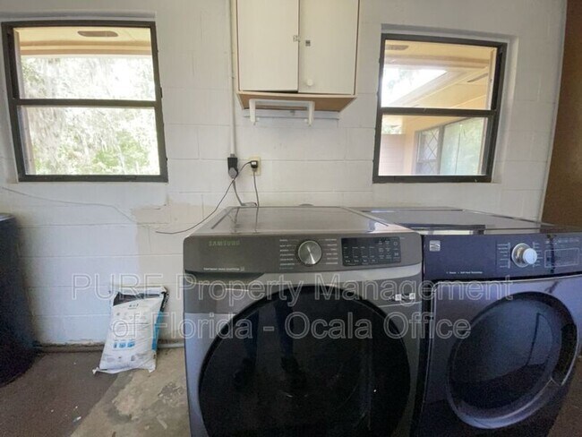 Building Photo - 4211 SW 6th Ave