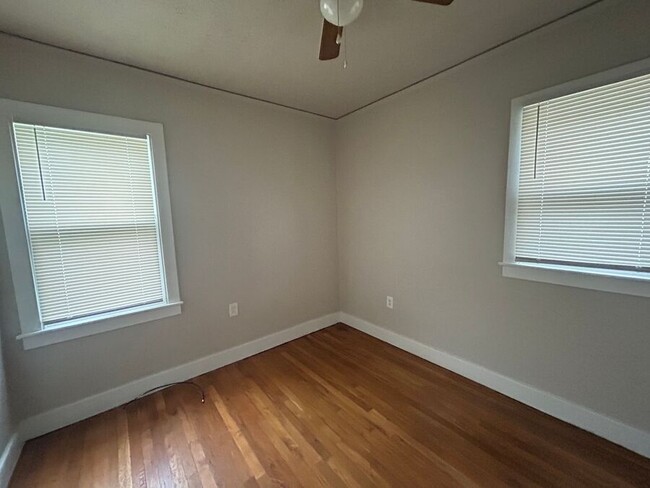 Building Photo - 463 W. George-
