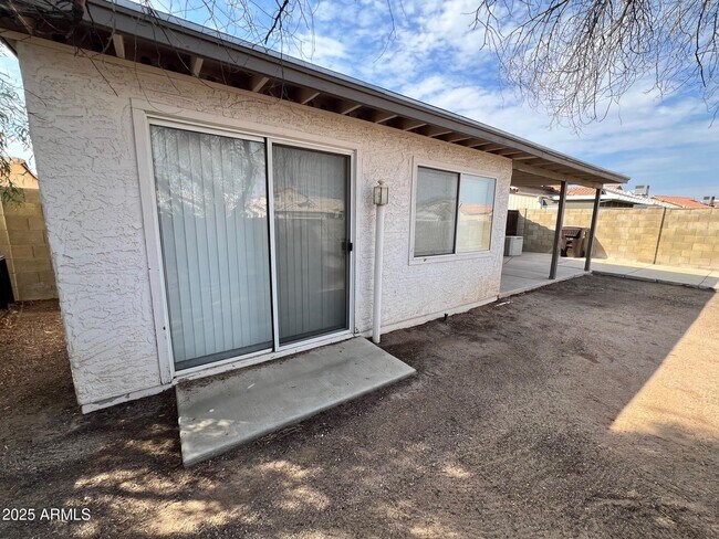 Building Photo - 11231 W Golden Ln