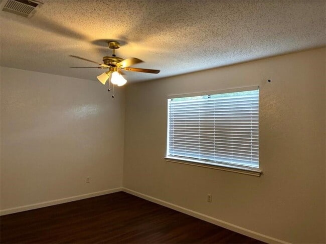 Building Photo - 12103 Sunderland Dr