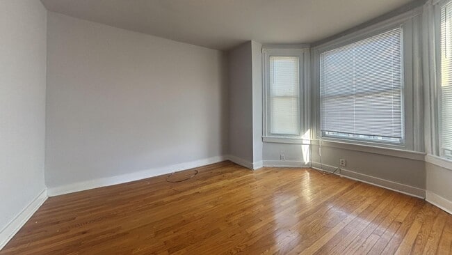 Building Photo - Charming 4-BR Traditional Row Home in West Philly