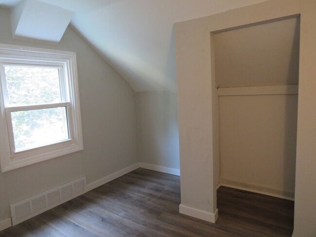 Building Photo - 3406 Blakeley Ave