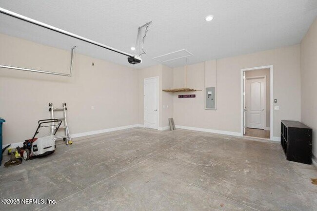 Building Photo - 300 Carina Trl