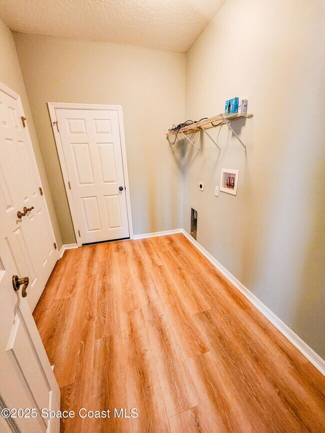 Building Photo - 1421 Halstead Ave NW