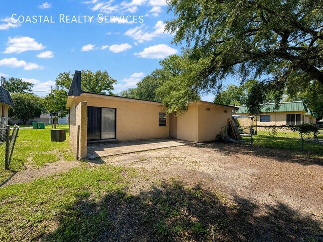 Building Photo - 1009 Hondo Ave