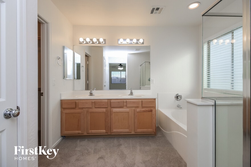 Building Photo - 2671 W Bartlett Way