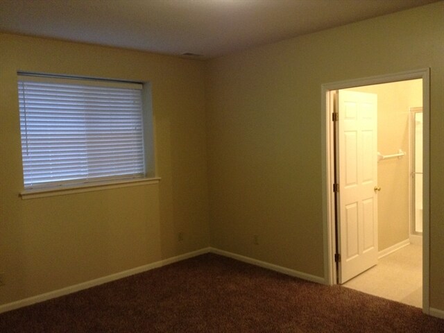 Building Photo - 5537 Sarahs Oak Dr