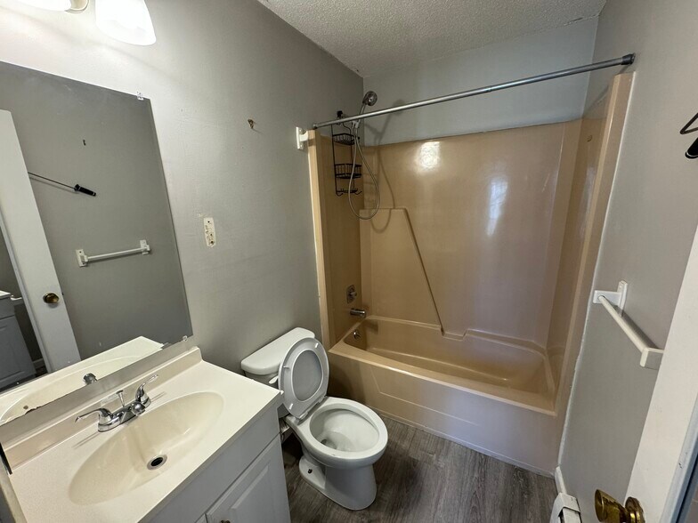 Building Photo - 60 Plainfield Ave