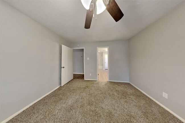 Building Photo - 4935 Pecan Grove Dr