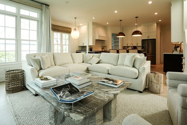 Building Photo - GREEN HILLS CUSTOM BUILT HOME. 5 BED 5 1/2...