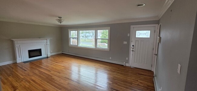 Building Photo - Single Family Home in Trumbull for Rent