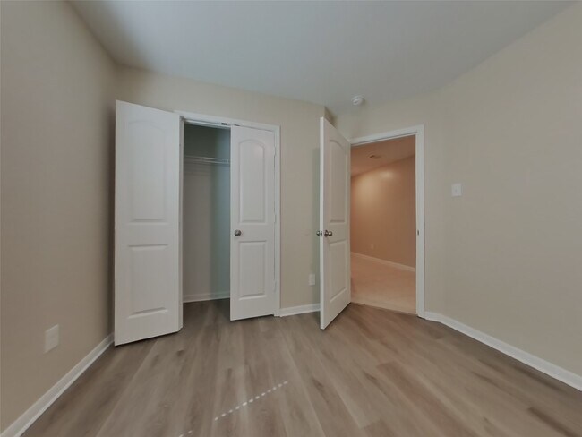 Building Photo - 524 Red Dusk Paint Dr