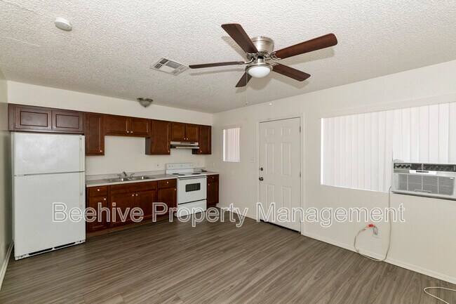 Primary Photo - 1502 E Adams St