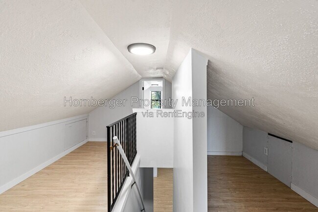Building Photo - 1327 E Walton Ave