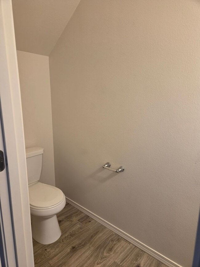 Building Photo - 2-story 3 bed 2.5 bath with garage