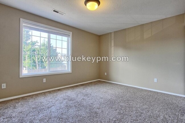 Building Photo - 4 Bed, 2.5 Bath Home in Cul-de-sac in Fisher's Landing East