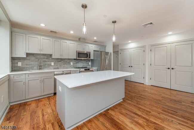 Building Photo - 248 US-46