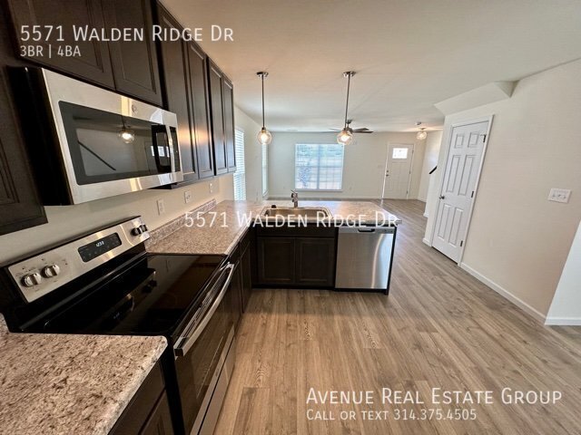 Building Photo - Modern 3-Bed Townhome at Walden Ridge – Do...