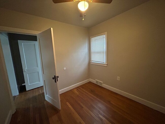 Building Photo - 463 W. George-