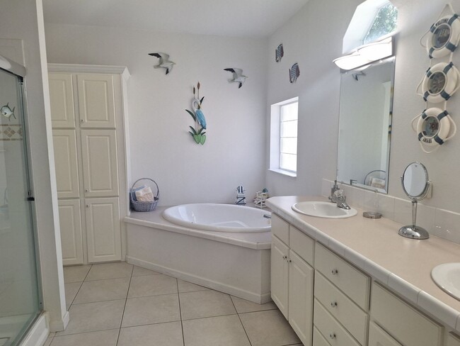 Building Photo - FURNISHED LONG TERM RENTAL-Lighthouse Cove