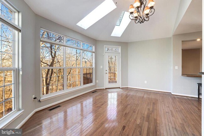 Building Photo - 43258 Meadowood Ct