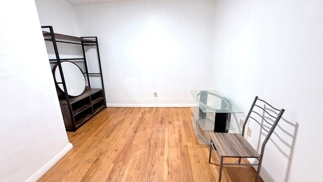 Building Photo - 25 W Fifth St