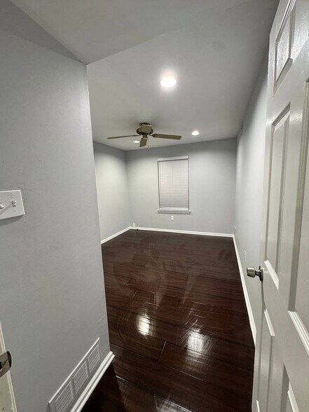 Building Photo - 283 Sassafras Ct