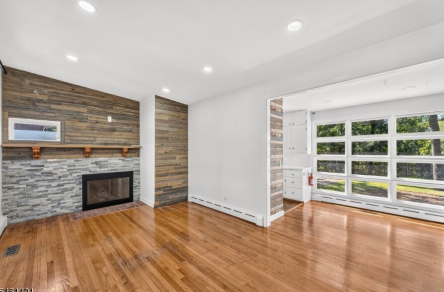 Building Photo - 879 Vosseller Ave