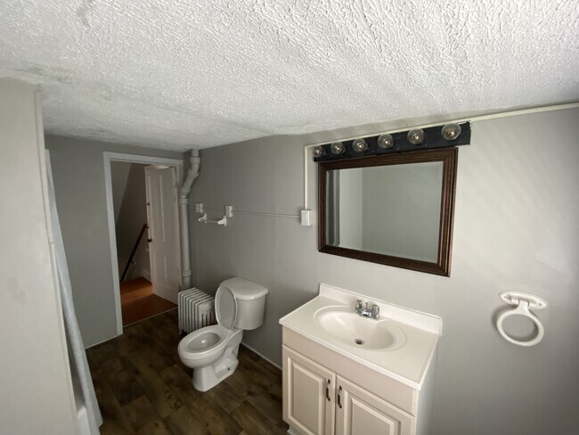 Building Photo - 324 N Franklin St