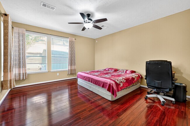 Building Photo - 2506 Parkhaven Dr