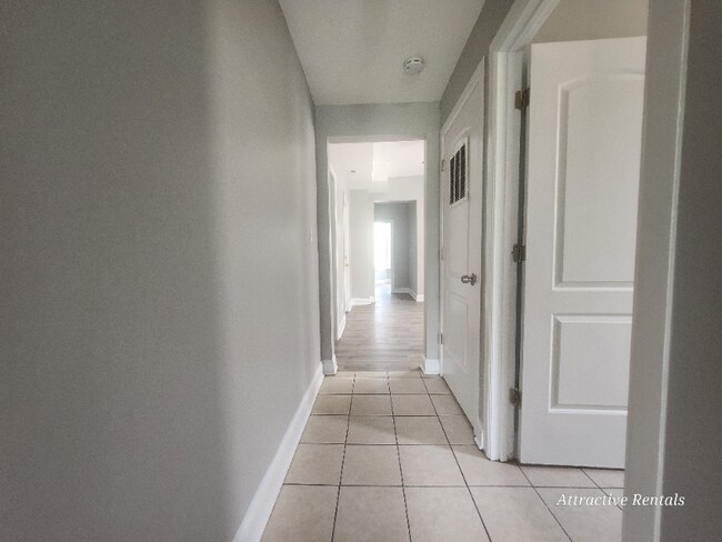 Building Photo - 6606 S Evans Ave