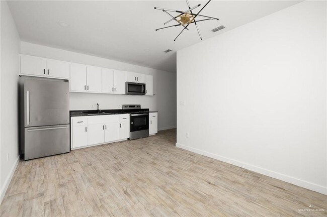 Building Photo - 12 W Harrison Ave