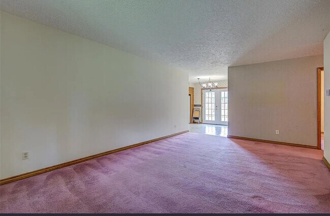 Building Photo - 610 N 6th Ave