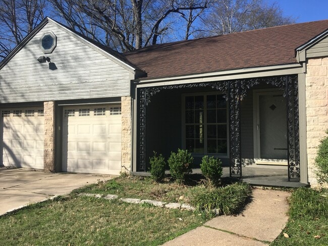 Primary Photo - 2/1 Fenced Yard KISD
