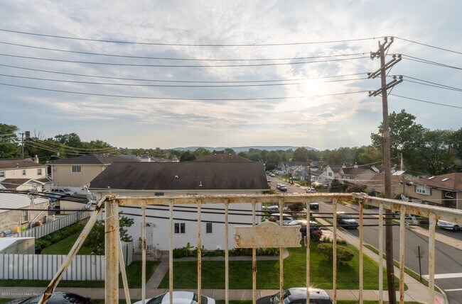 Building Photo - 60 Elm St