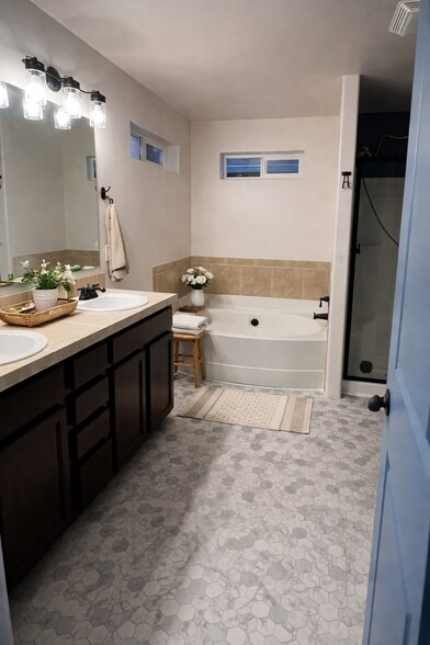 Master Bath - 7730 181st Street East