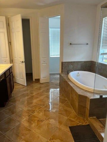 Building Photo - 9555 Phipps Ln