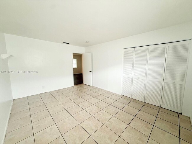 Building Photo - 220 NE 41st St