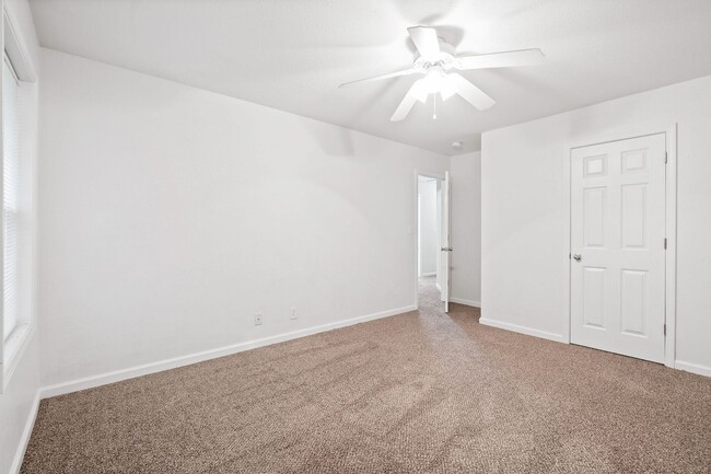 Building Photo - 504 Luxury Dr